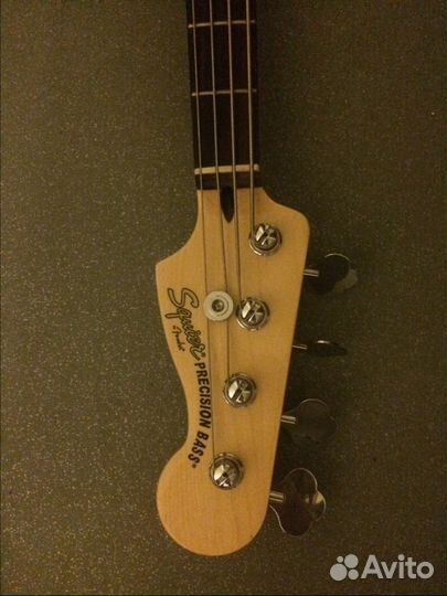 Squier by fender бас