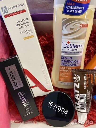 Набор новой косметики в боксе