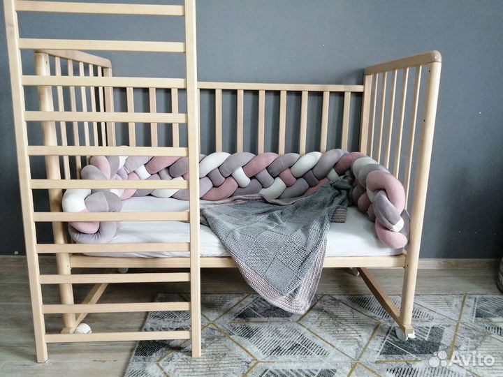 Продам бортик косичка на детскую кроватку
