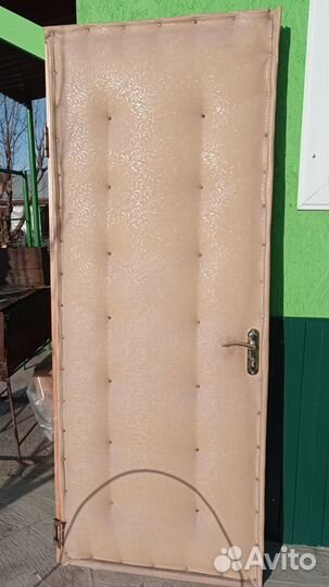 Дверь входная деревянная