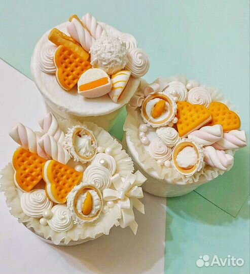 Баночки для специй и свеча с сладким декором