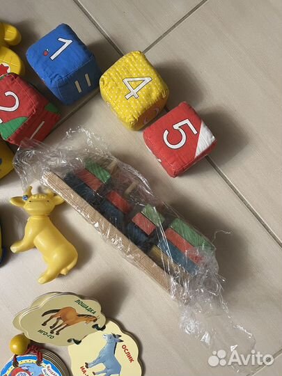 Развивающие игрушки для малышей пакетом