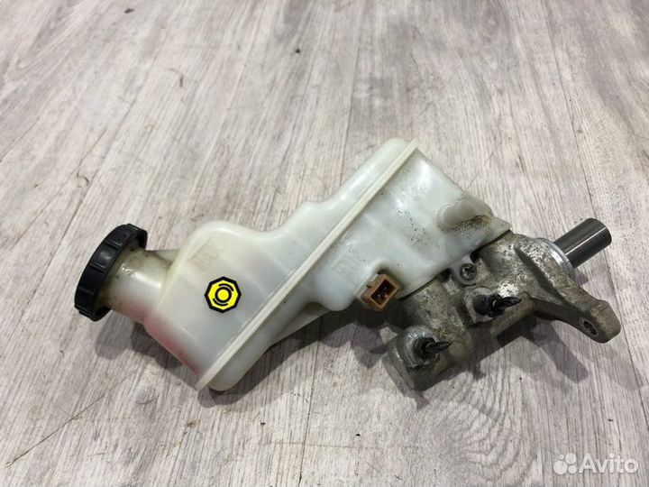 Главный тормозной цилиндр Hyundai Solaris хэтчбек