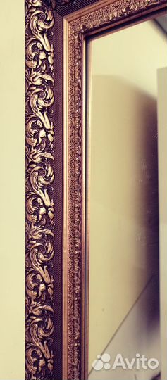 Зеркало в багетной рамке