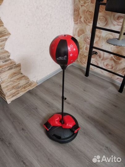 Спортивная груша с перчатками