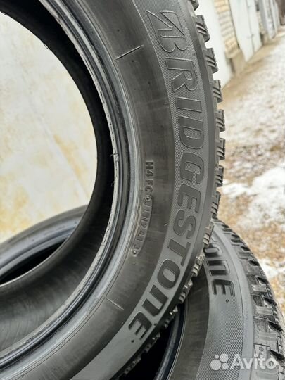 Bridgestone Blizzak Spike-01 225/60 R17