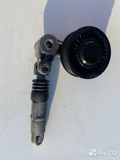 Натяжитель ремня с роликом Volkswagen Crafter 2.5