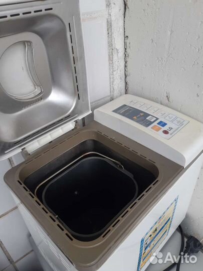 Хлебопечкаlg б/у