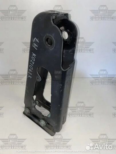 Кронштейн кабины передний левый Mercedes-Benz