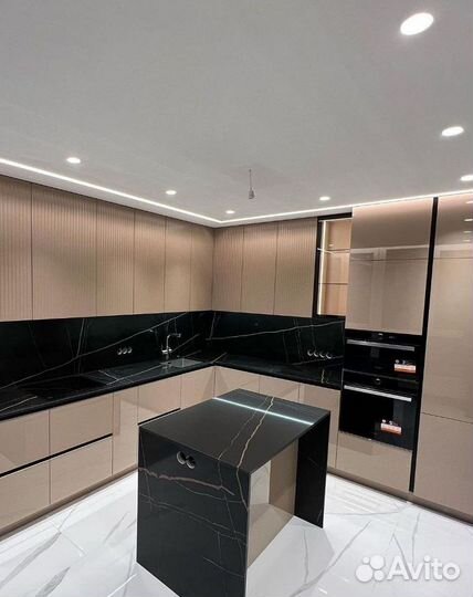 Кухня угловая. Кухонный ганитур. Кухни