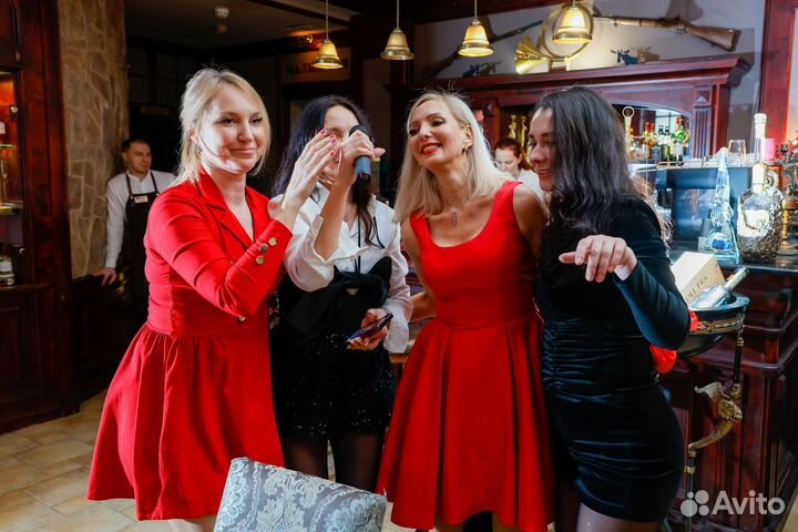 Ведущая на вечеринку