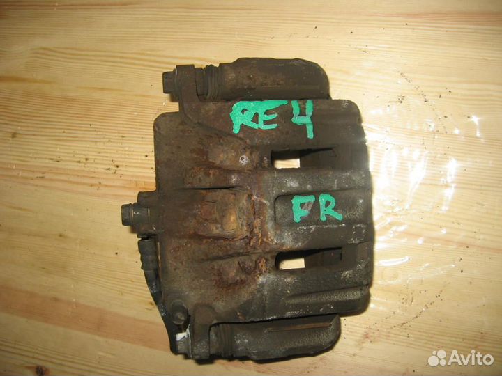 Суппорт перед право honda RE4, RE7 CR-V '06-'11 (2