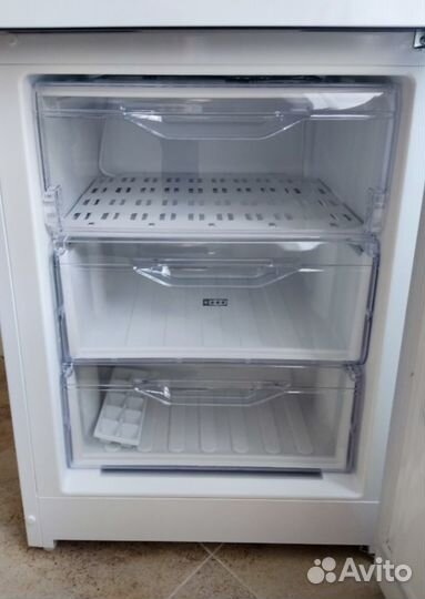 Холодильник Indesit DS 4200W (200см) Новый