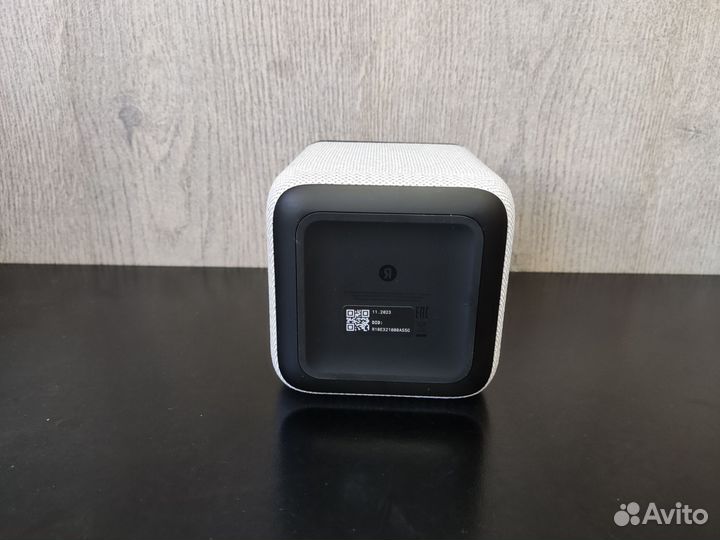 Умная колонка Yandex Станция Миди (yndx-00054)