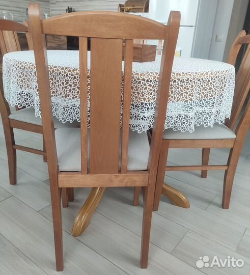 Деревянные стулья