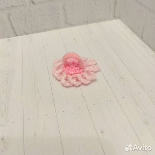Резинка для волос с нежно-розовым цветком