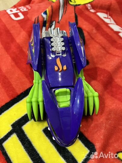 Машинка hot wheels монстр трак