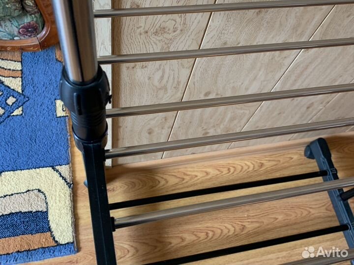 Вешалка напольная с полкой на колесах