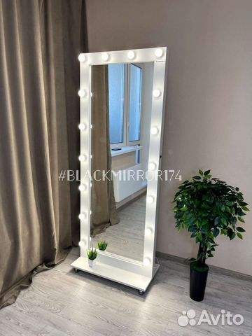 Ростовое зеркало с лампами