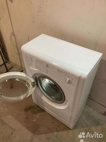 Стиральная машина Indesit 4кг (узкая) с доставкой*