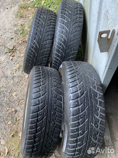 Kumho I'Zen RV Stud KC16 215/70 R16
