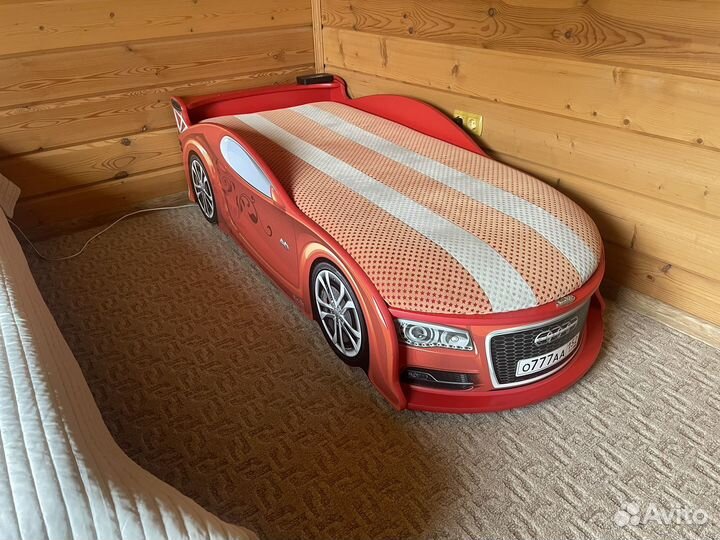 Детская кровать машинка