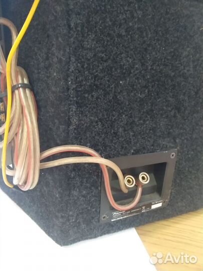 Сабвуфер и усилитель в комплекте