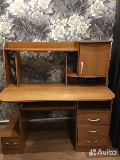 Стол компьютерный