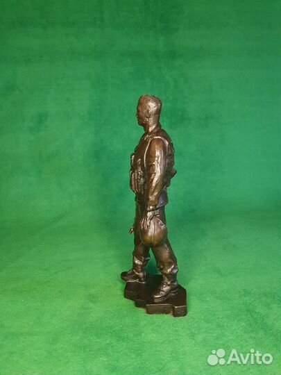 Статуэтка из бронзы Воин-интернационалист