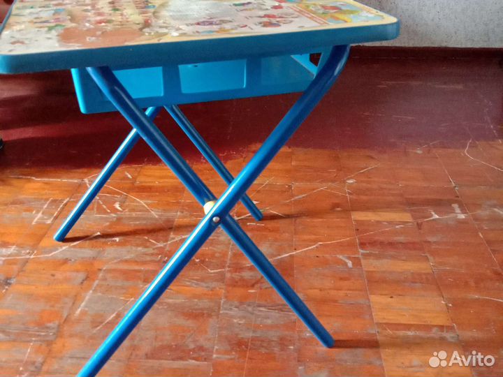 Детскии столик