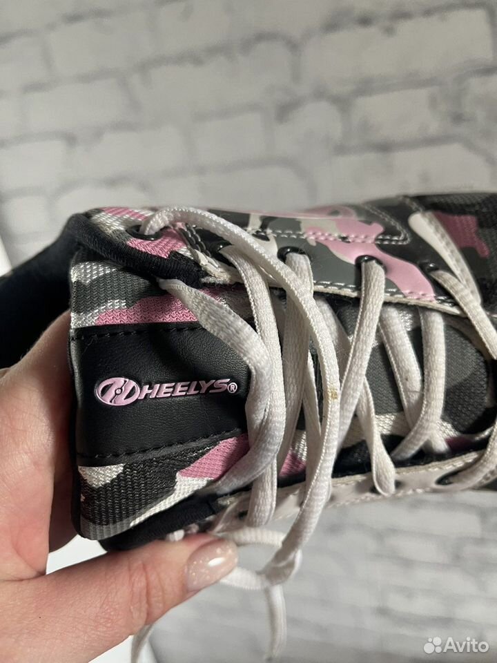 heelys