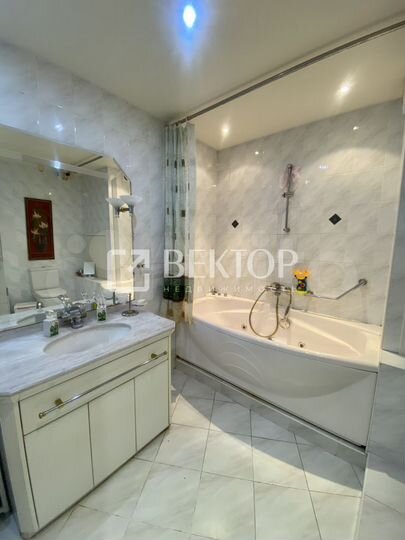 3-к. квартира, 105 м², 10/10 эт.