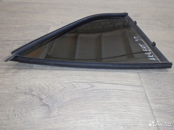 Стекло двери задней правой глухое Accent Акцент