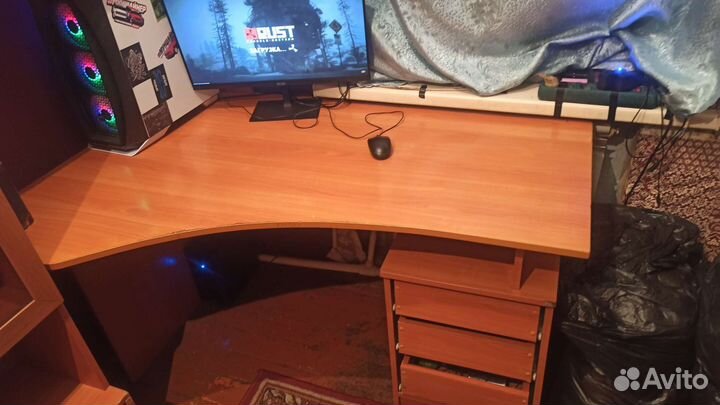 Компьютерный стол
