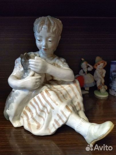 Статуэтка фарфор. СССР. Конаково. Девочка