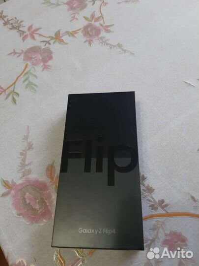 Samsung Galaxy Z Flip4, 8/256 ГБ