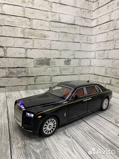 Модель Rolls-Royce Phantom 25 см