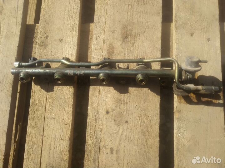 Топливная рампа Nissan Almera N15 1.4 1998