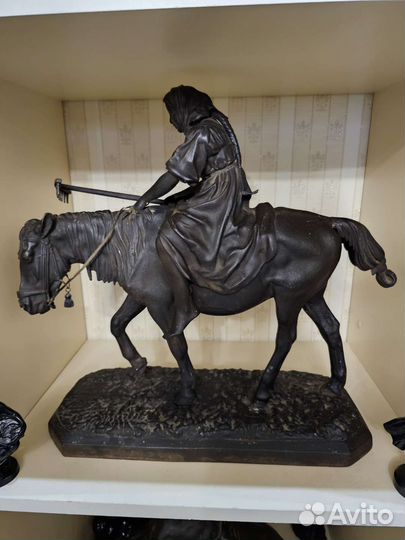 Каслинское литье. Крестьянка на лошади. Касли