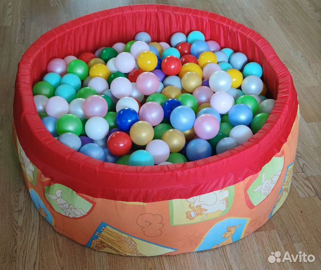 Сухой бассейн с шариками