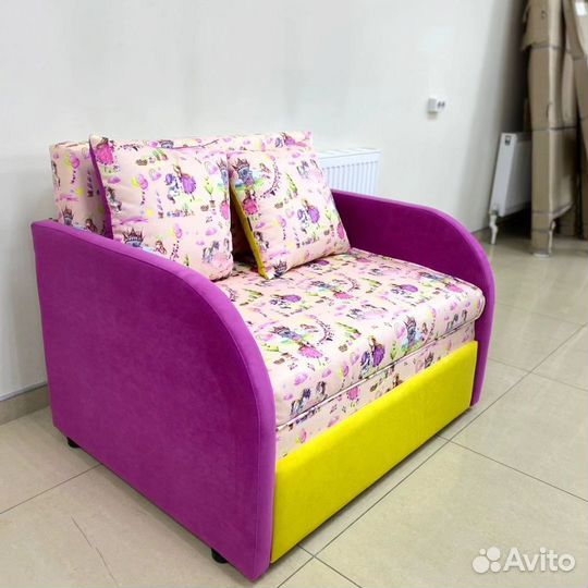 Маленький диванчик