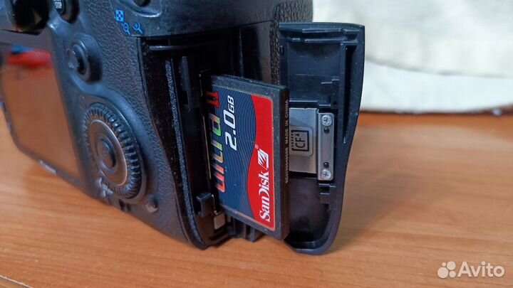 Зеркальный фотоаппарат Canon 7D body 18,5 k пробег