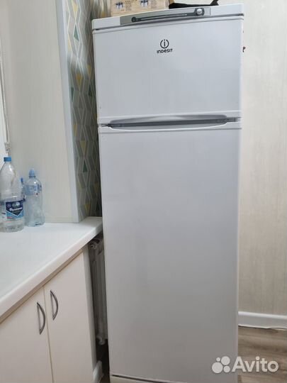 Холодильник indesit st-167