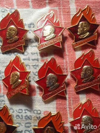 Значки пионерия, октябрëнок, комсомол