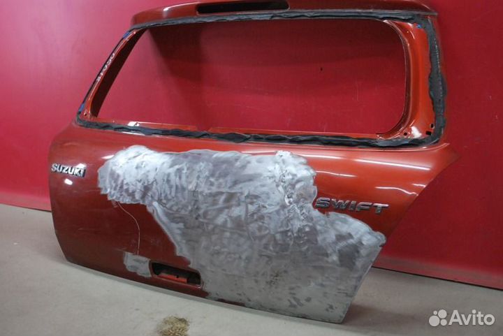 Дверь багажника Suzuki Swift