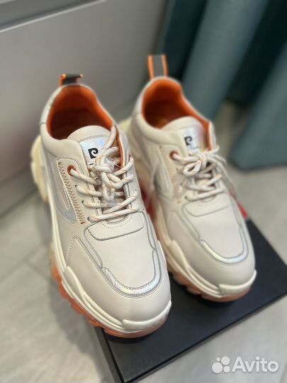 Новые женские кроссовки из натуральной кожи