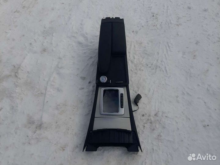 Подлокотник мерседес w204 w207