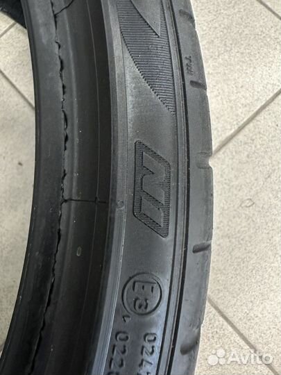 Pirelli P Zero PZ4 235/35 R20 и 265/30 R20