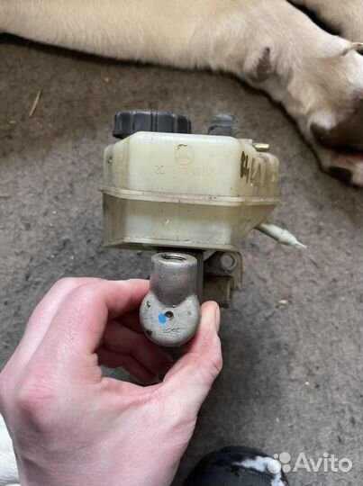 Главный тормозной цилиндр Mercedes W210