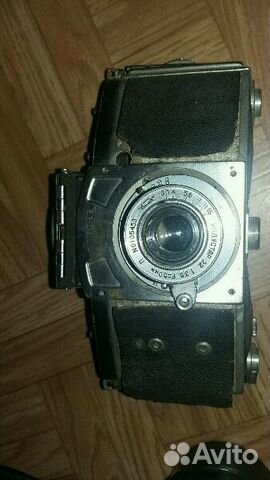 Фотоаппарат экзакта с объективами и вспышкой